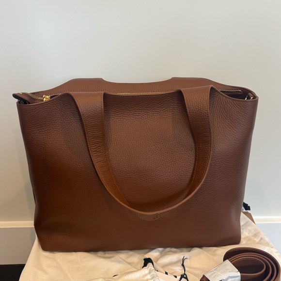 Cuyana “System” Zipper Tote, Dark Chestnut Tote (16 inch) with Shoulder Strap - Picture 9 of 10